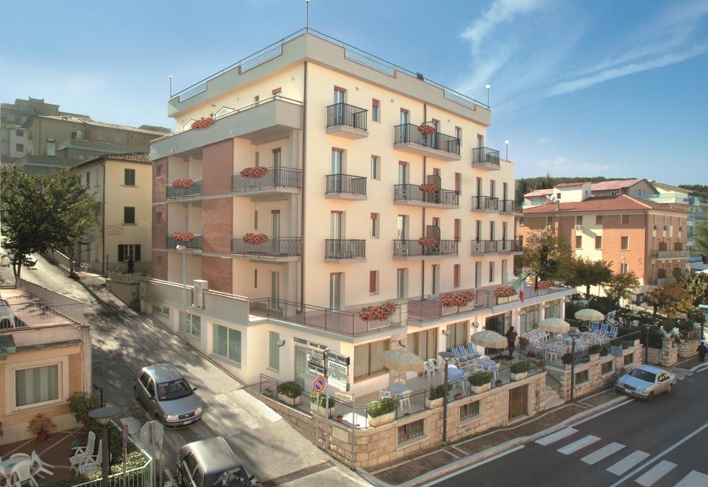 Hotel Monica Chianciano Terme Zewnętrze zdjęcie